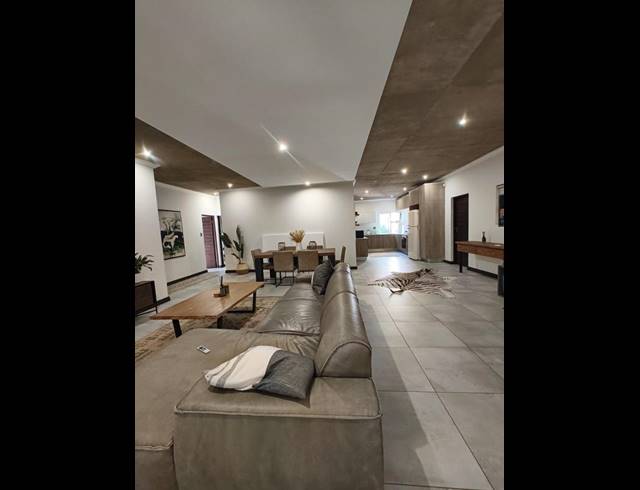 3 BEDROOM COMPLEX FOR SALE IN MENLO PARK